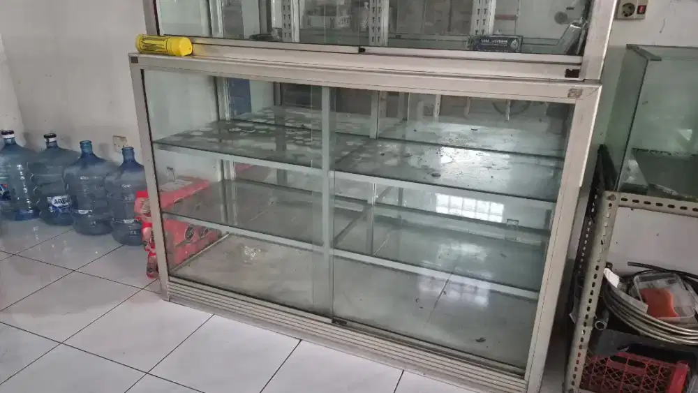 Etalase Kaca Alumunium