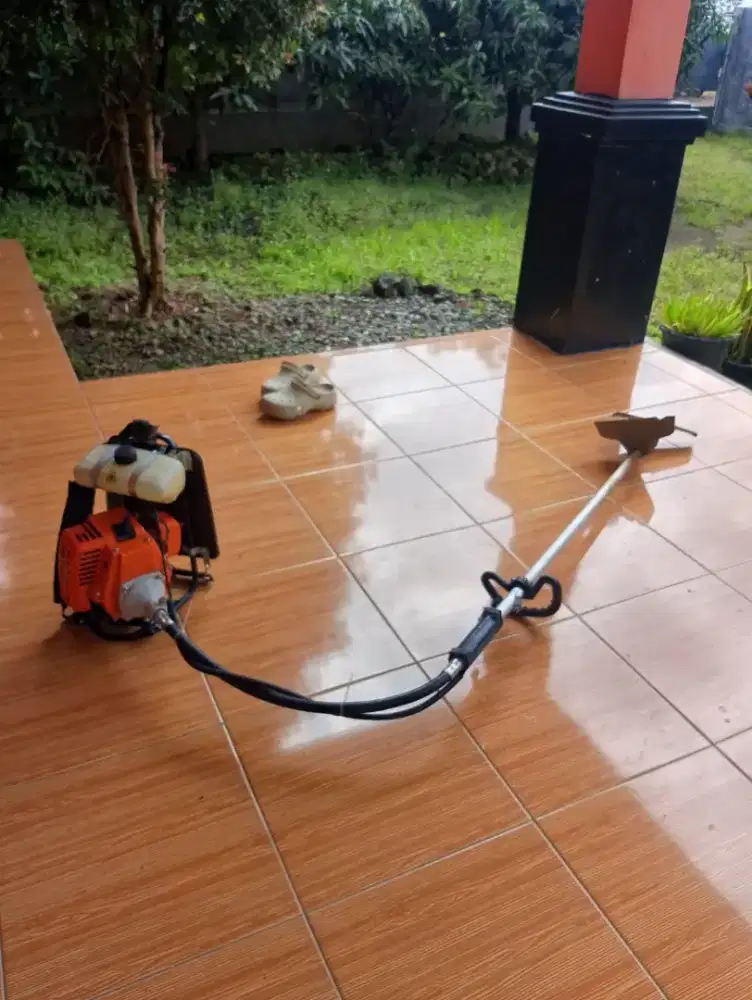 Djual mesin pemotong rumput yg dipakai TPSU