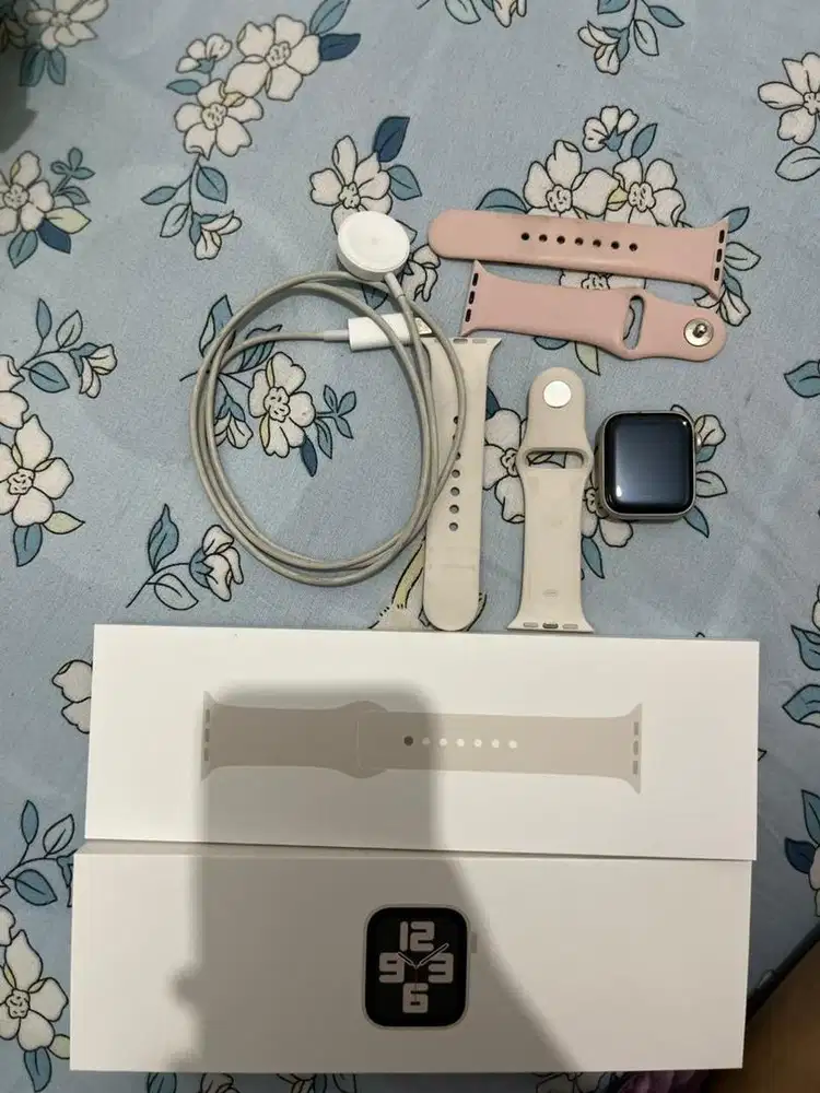 Apple watch SE gen 2 40mm starlight