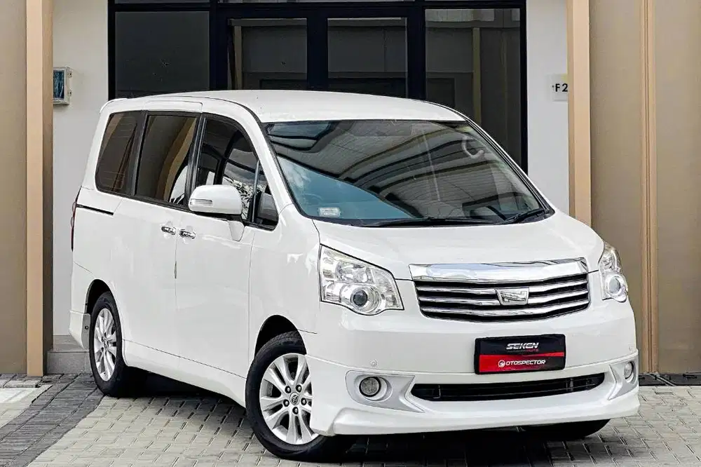 Toyota Nav1 2.0 V 2.0V Limited Bensin AT Matic 2016 Putih. FULL RECORD