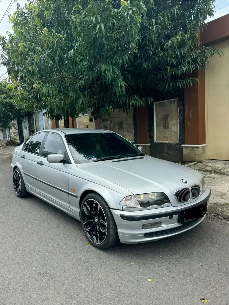 BMW 318i 2000 Bensin