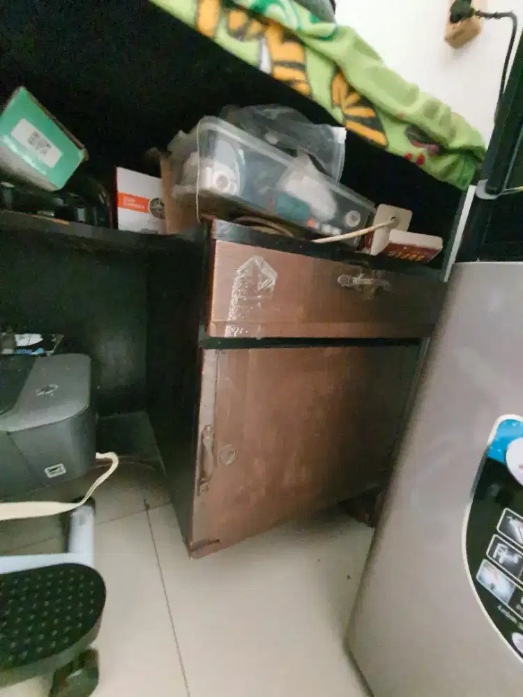 Meja belajar bekas kayu model lama