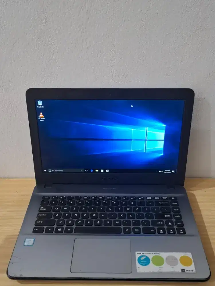 Asus intelcore i3 gen 6th layar full HD ips