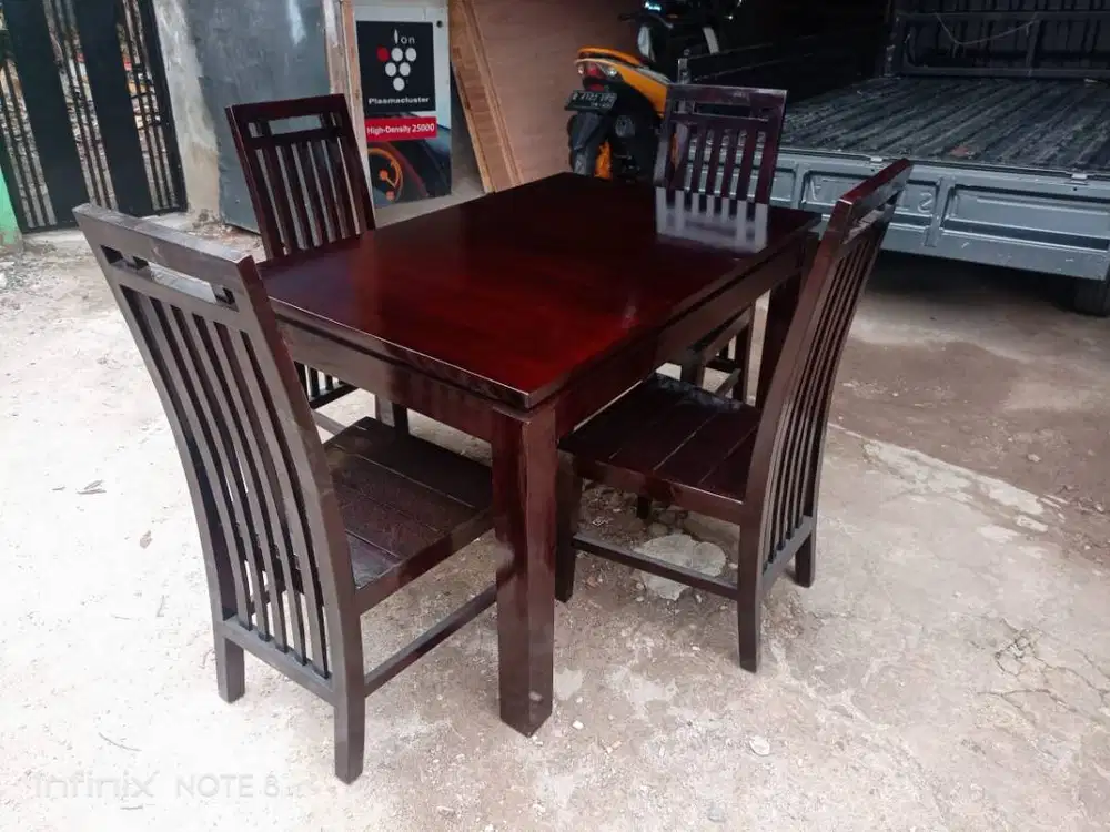 Meja makan minimalis sandaran kayu 4 kursi jok lepasan cover