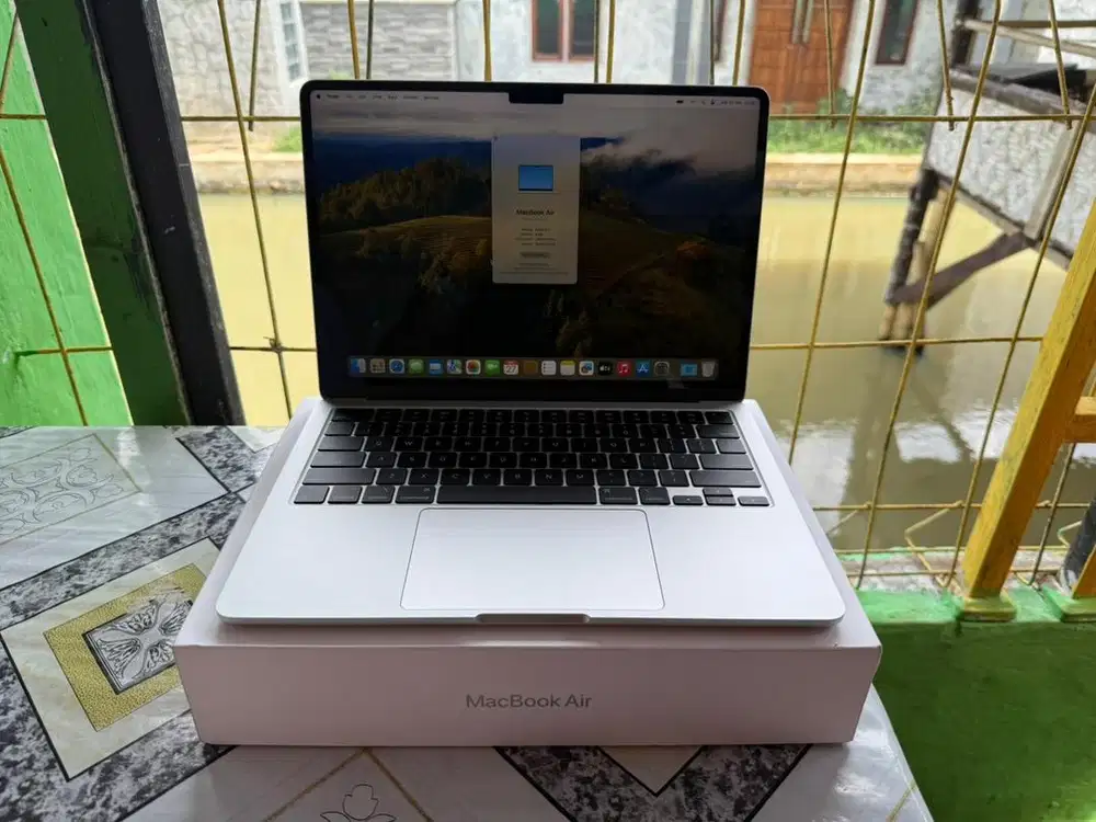 Macbook air m3 8/256gb mulus 10000% seperti baru garansi fullset