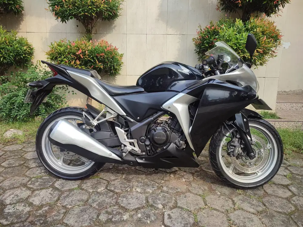HONDA CBR 250 CBU TAHUN 2011 ABS