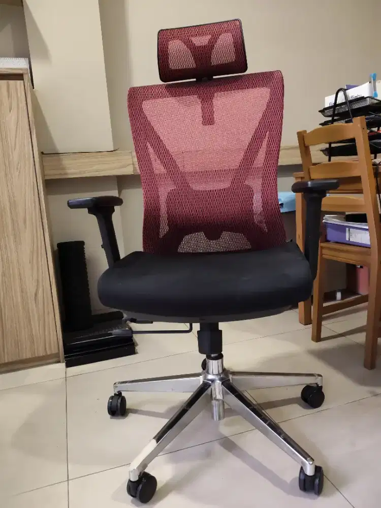 KURSI GAMING ERGONOMIS