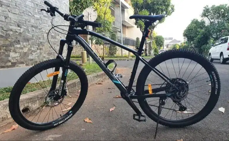 Sepeda MTB Thrill Vanquish AL Elite Size 17 L Warna Hitam
