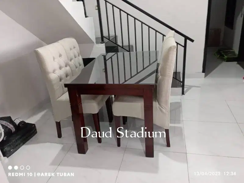 Set Meja Makan Minimalis Modern + 4 kursi