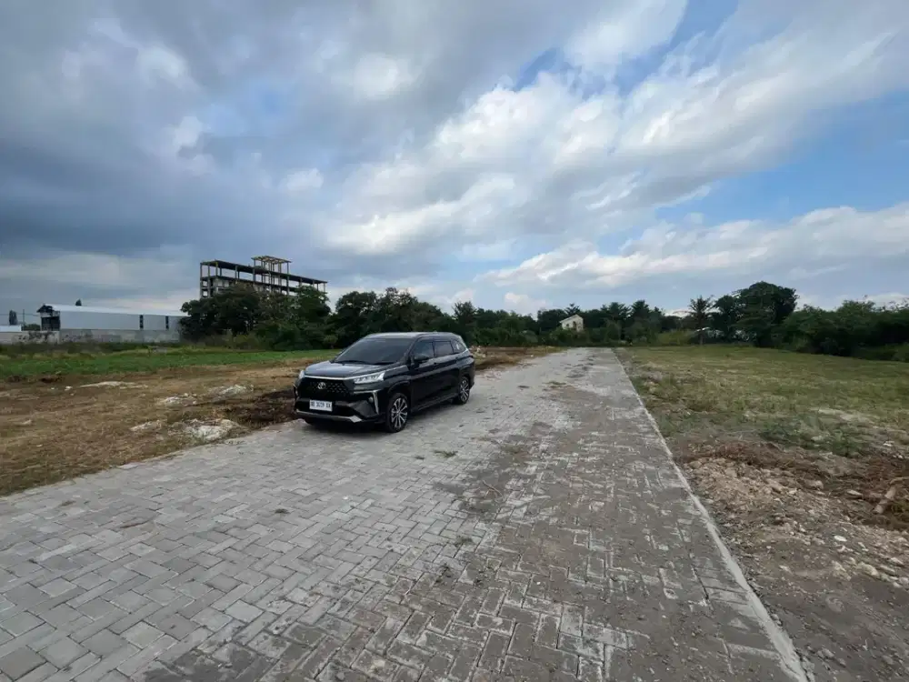 Dijual tanah SHM pekarangan siap balik nama, lebar depan 8 M, di jl kabupaten 100 meter ringroad utara, dekat kampus UGM, UNISA