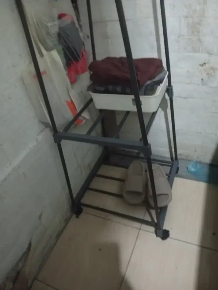 Lemari hanger baju besi ex Ace Hardware