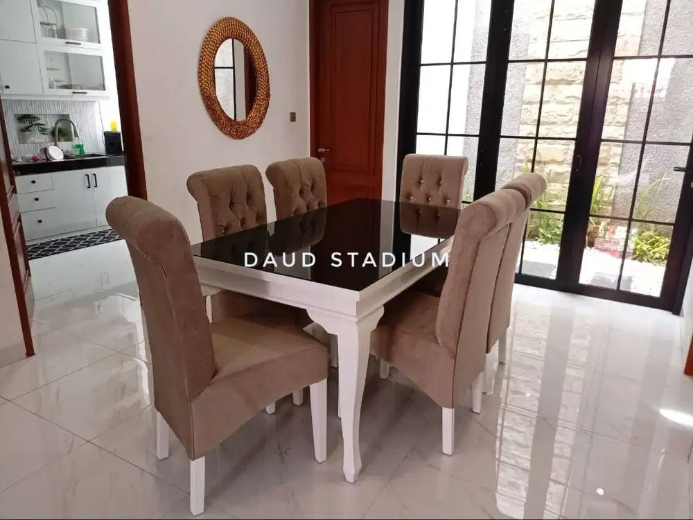 Set Meja Makan Semi Klasik Duco + 6 kursi