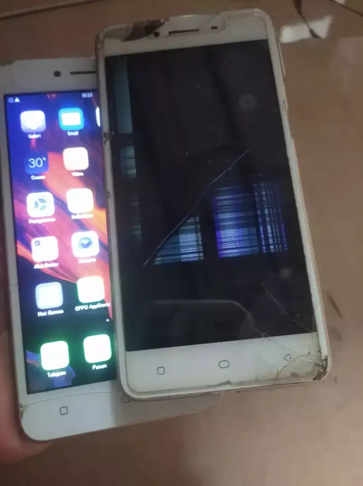 Oppo A37 2/16 mines layar kaya di poto retak yg 1 masih enak cm retak