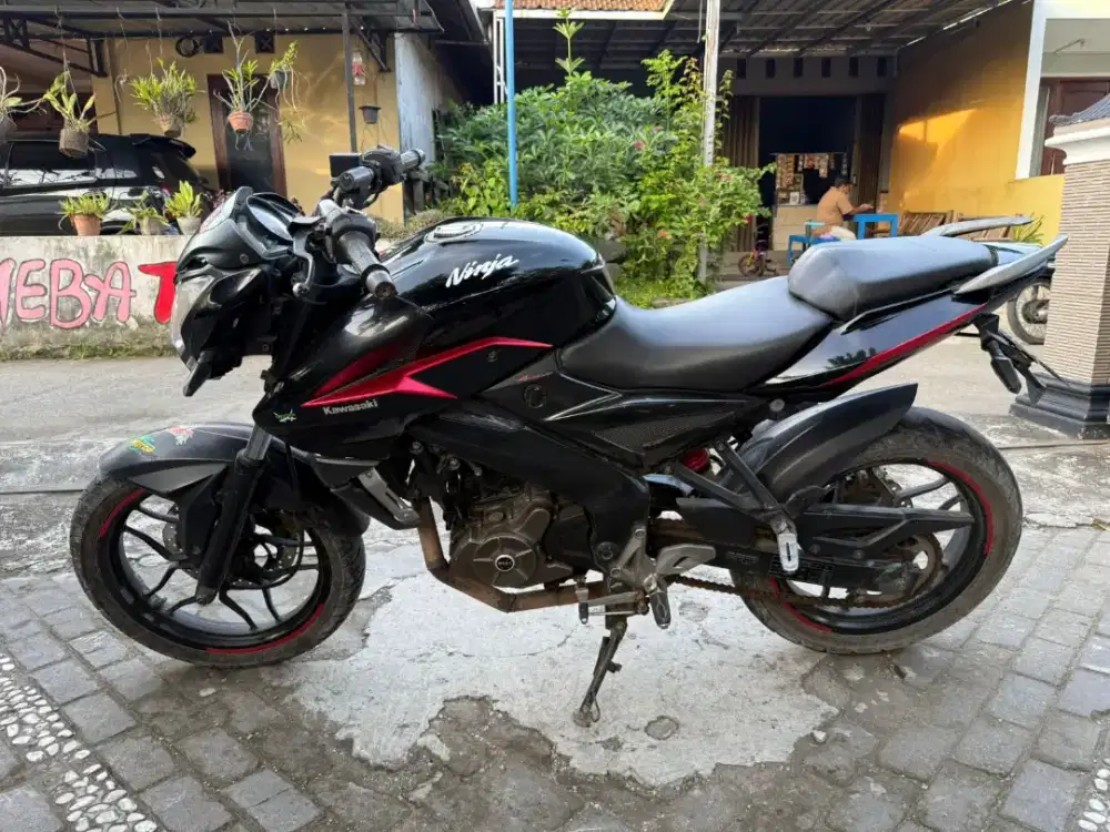 Kawasaki bajaj 220 CC THN 2014 plat AB SLEMAN