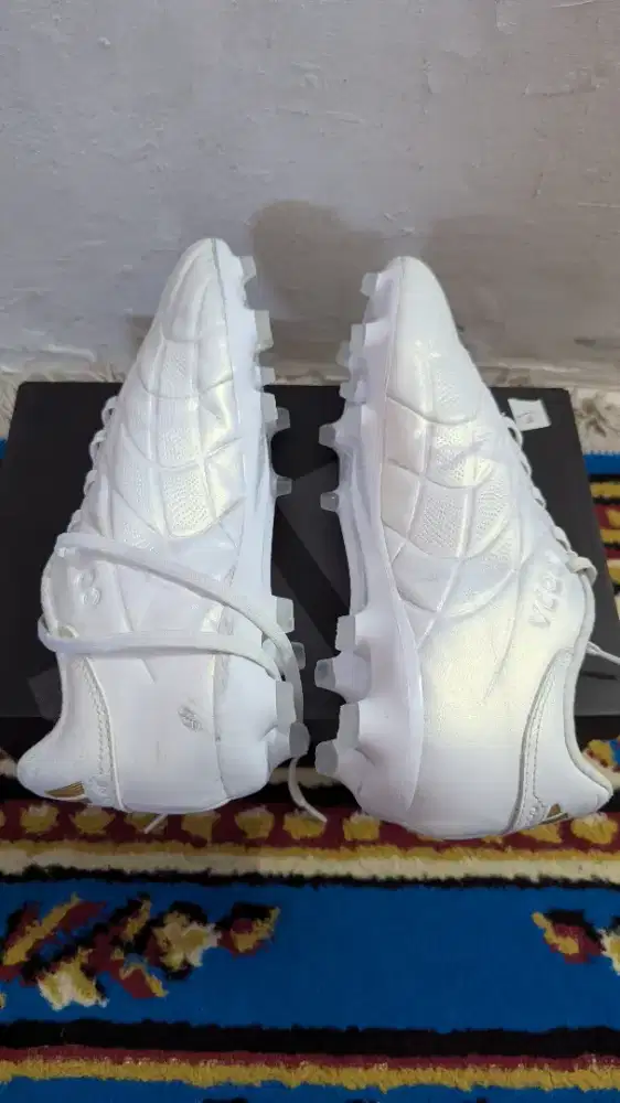 Sepatu Bola Sepakbola Adidas Copa Pure 2 League FG White Gold