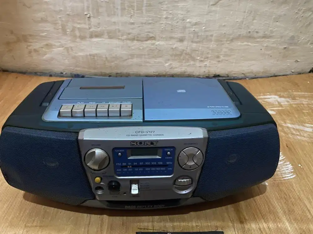 Radio tape dan cd sony