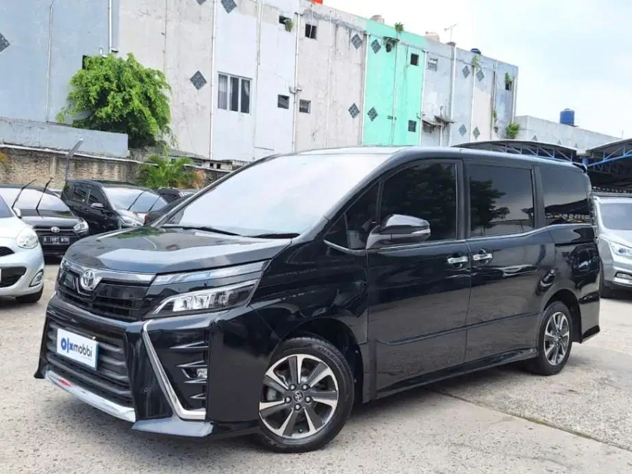 Pajak Panjang - Toyota Voxy 2.0 Bensin-AT 2018 Hitam