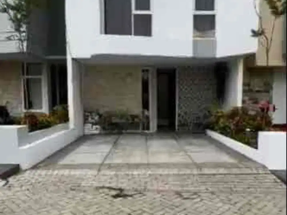 Dijual Rumah Modern 2 Lantai Di Tengah Kota Malang