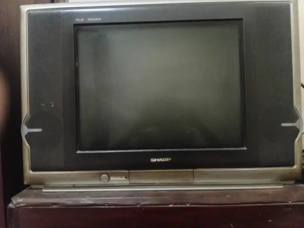 Tv tabung merk Sharp