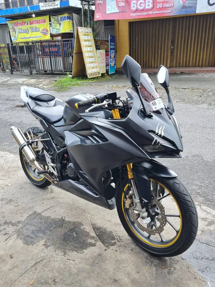 Honda CBR 2022 Hitam Abu-abu