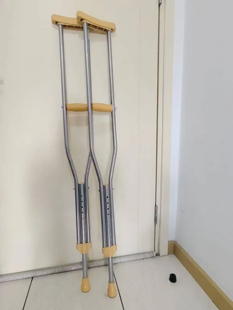 Tongkat & sepatu ankle