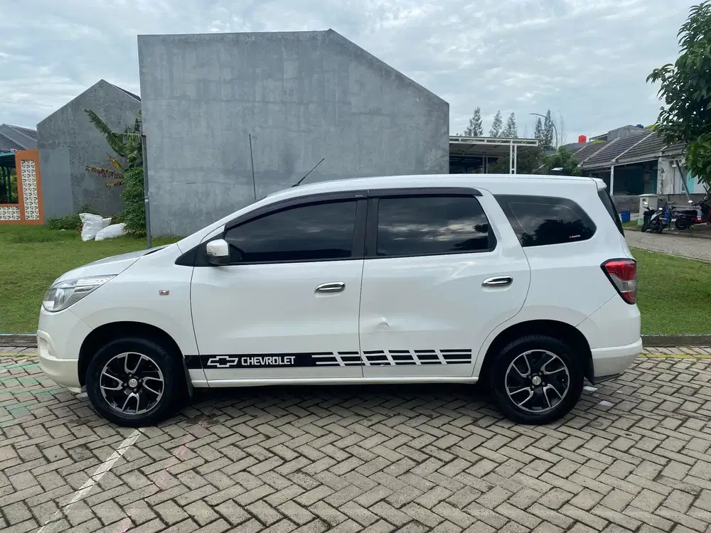 Chevrolet Spin 2013 Bensin