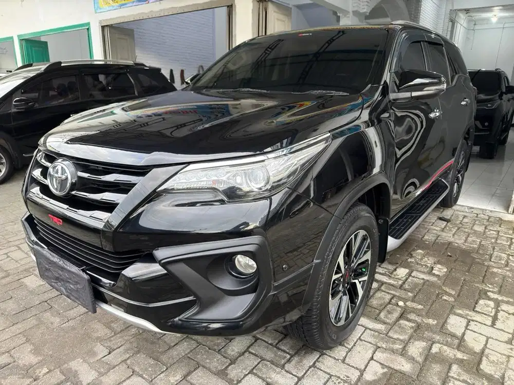 Fortuner TRD Automatic Diesel 2018 Hitam