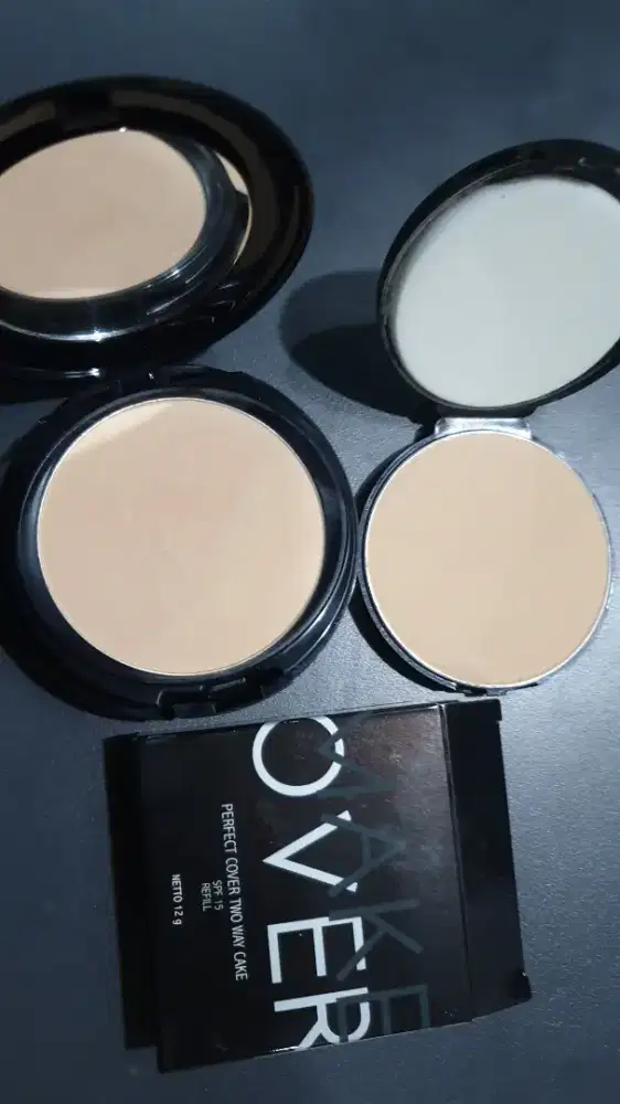 0MAKEOVER Buy 1 Get 1 Free Perfect Cover Two Way Cake SPF 15/03 Maple