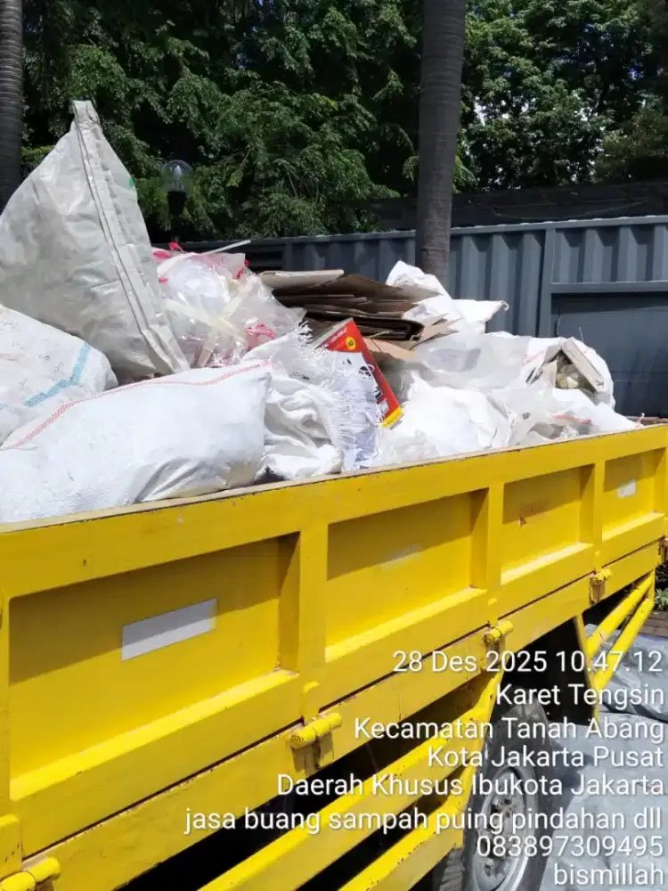 Jasa buang puing dan angkut tanah