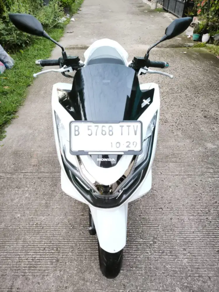 Dijual Motor PCX ABS Putih Bulan Oktober 2024