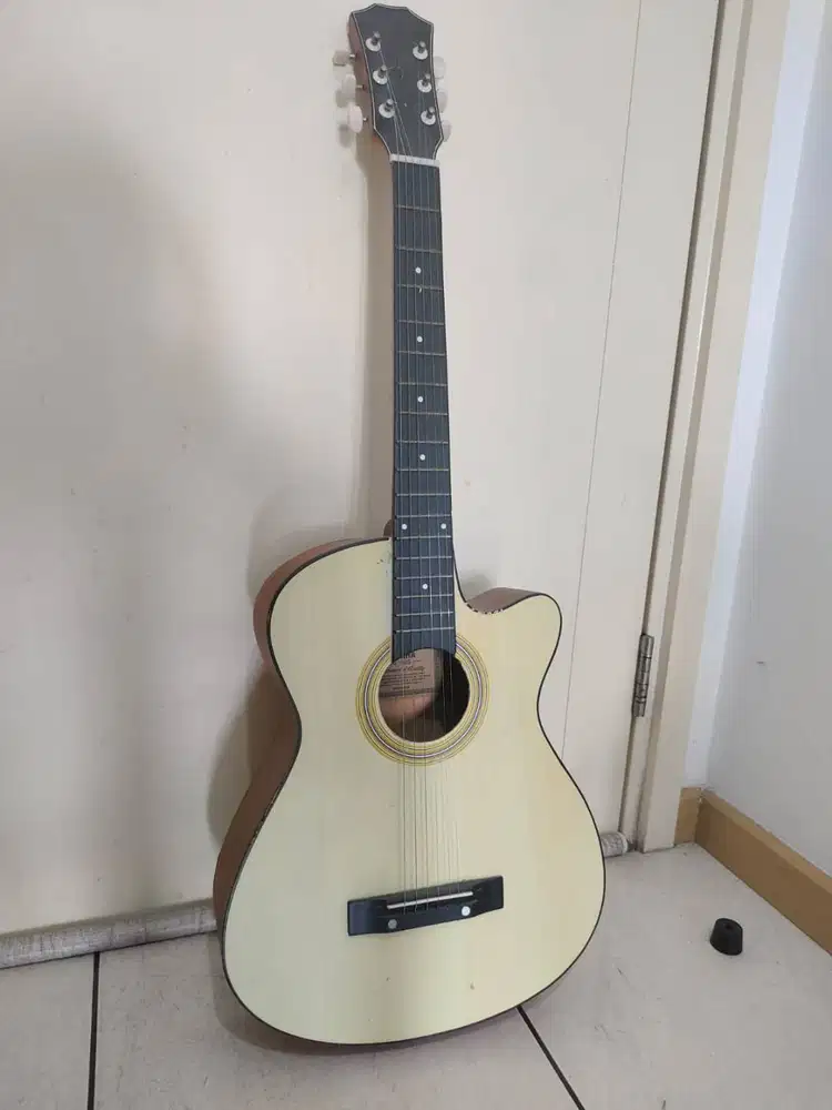Gitar Akustik Yamaha