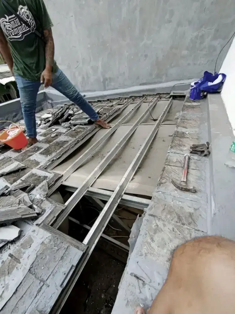 TukanG peRbaikan atap rmh bocor