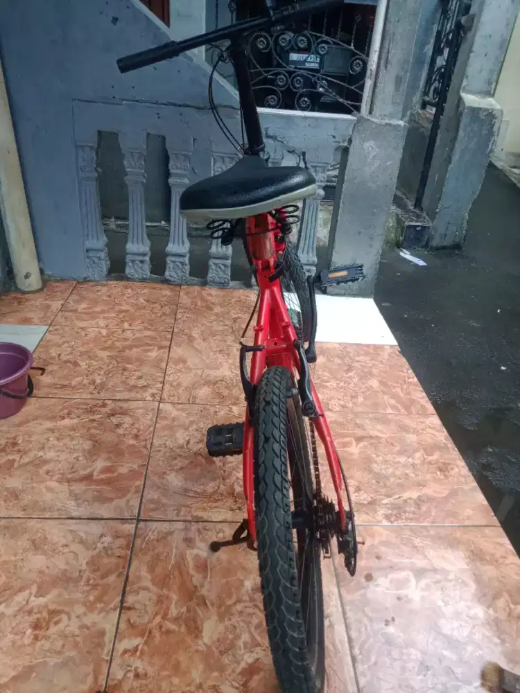 sepeda lipat warna merah merk eksotik