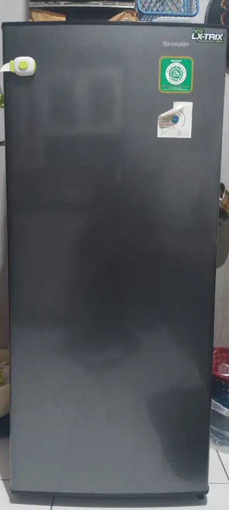 Jual kulkas bekas  mulus tidak ada lecet, hidup minus tidak dingin