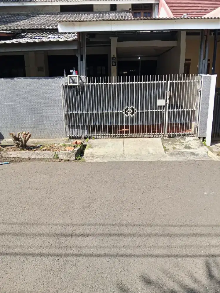 Disewakan 1 Unit Rumah Tingkat