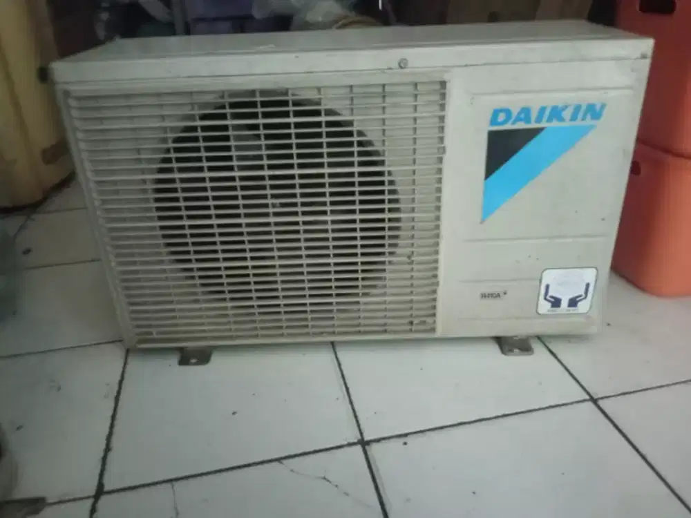 Outdoor AC Daikin Thailand 3/4 pk