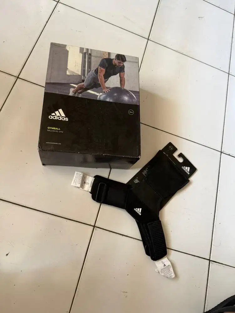 Gym Ball dan Padded Lifting Grips Adidas
