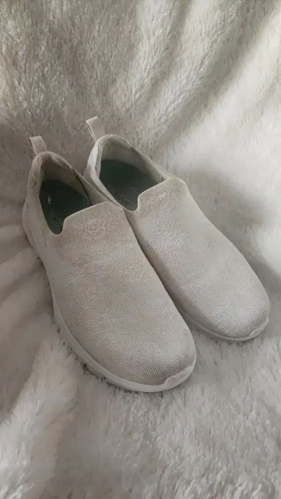 Sepatu Sketchers , bekas