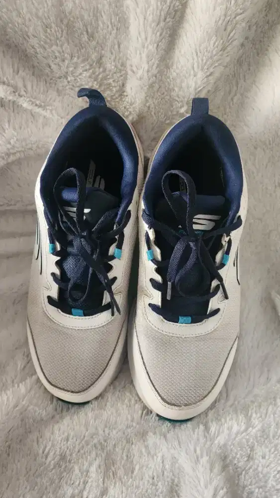Sepatu Golf, merk Sketchers, Warna Putih, Kondisi Bekas