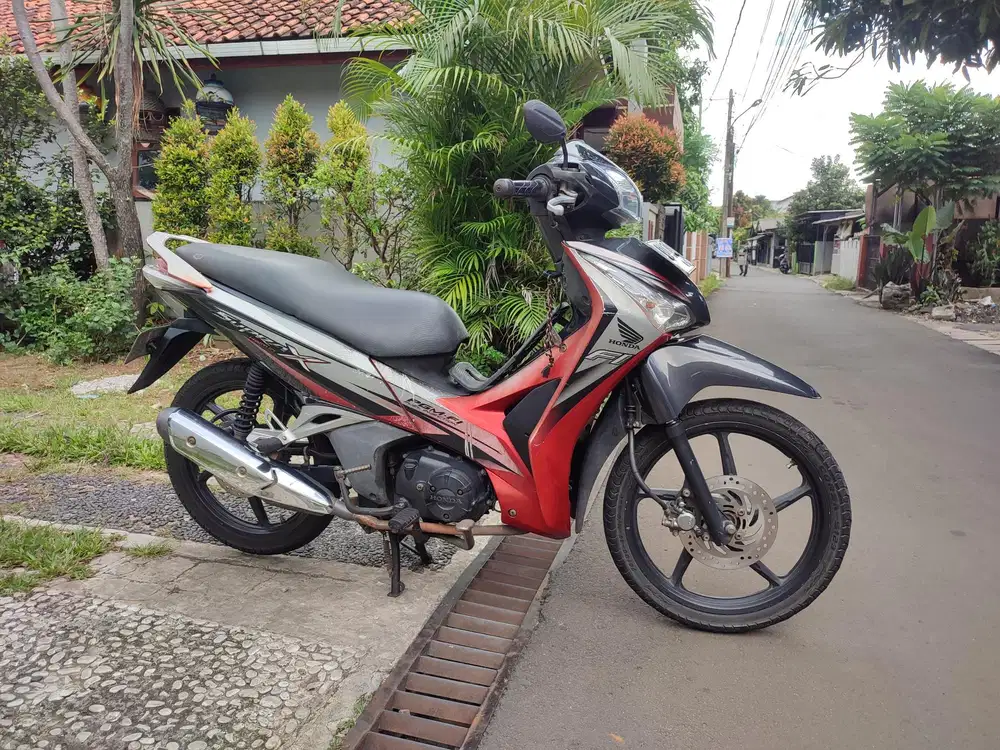 HONDA SUPRA HELM IN 2012