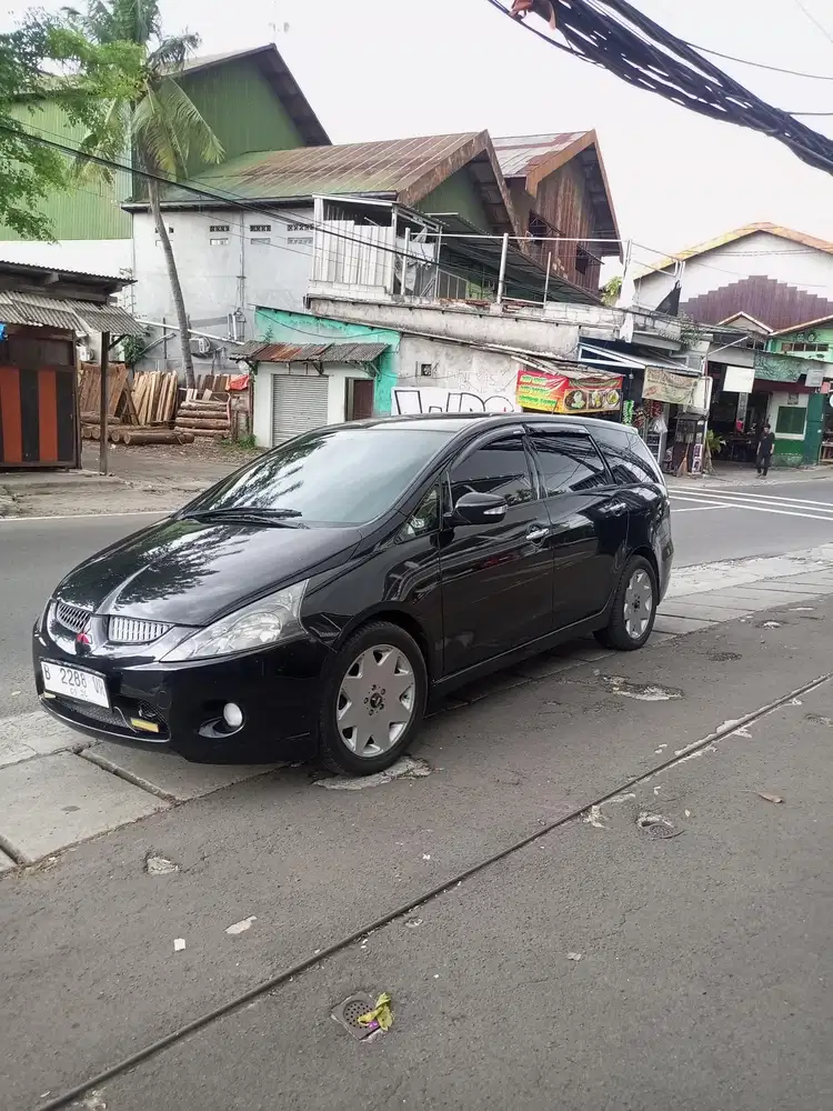 Mitsubishi Grandis 2005 Bensin