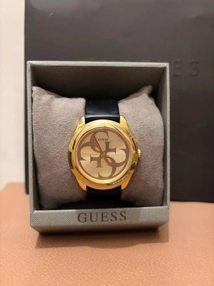 Preloved jam tangan wanita Guess G‑Twist W0911L31
