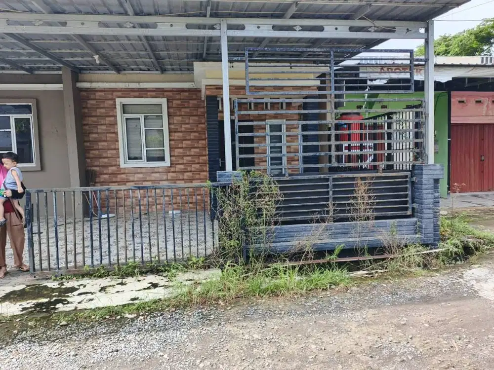 Di jual rumah nyaman untuk tinggal dan cocok usaha