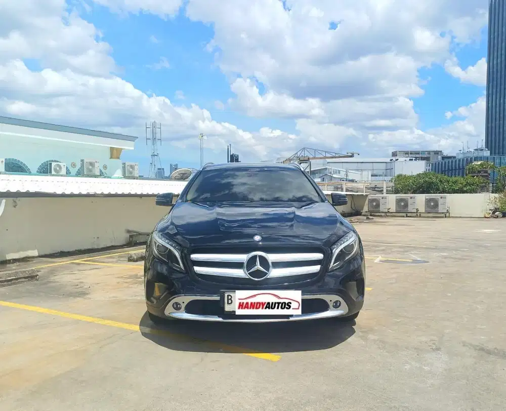 Mercedes Benz GLA200 Tahun 2014 Automatic Hitam Metalik