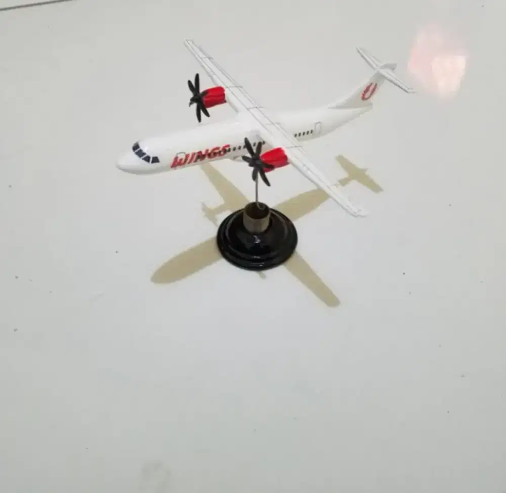 miniatur wings air (atr 72)