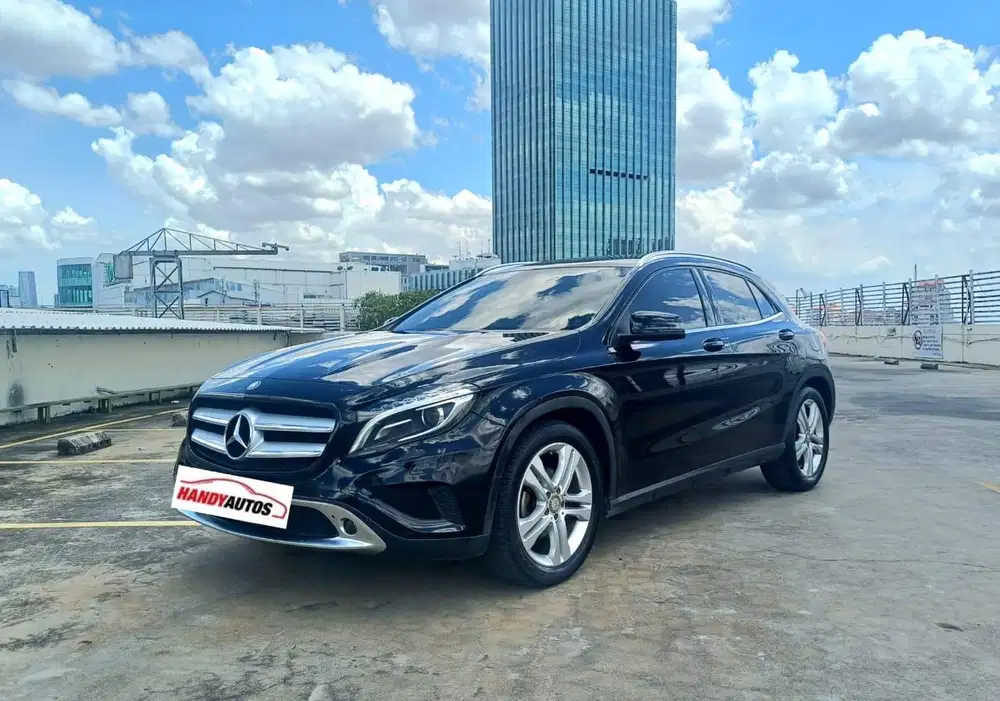 Mercedes Benz GLA200 Tahun 2014 Automatic Hitam Metalik