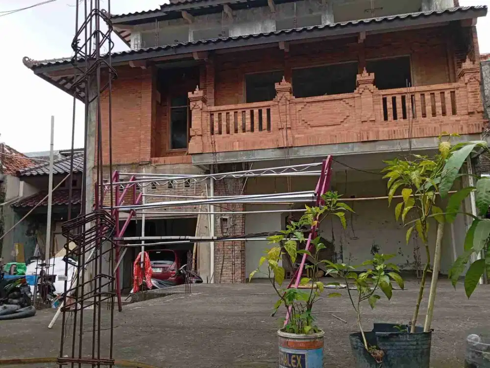 Tanah murah, BU bonus bangunan rumah belum jadi 3 lantai, masih ada sisa tanah cocok utk kost lokasi di Nologaten area Seturan dkt banyak kampus, UGM, UNY,  MERCU BUANA, ITNY, UPN, UIN SUKA, YKPN, ATMA JAYA