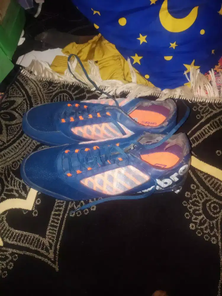 Sepatu umbro pria 47