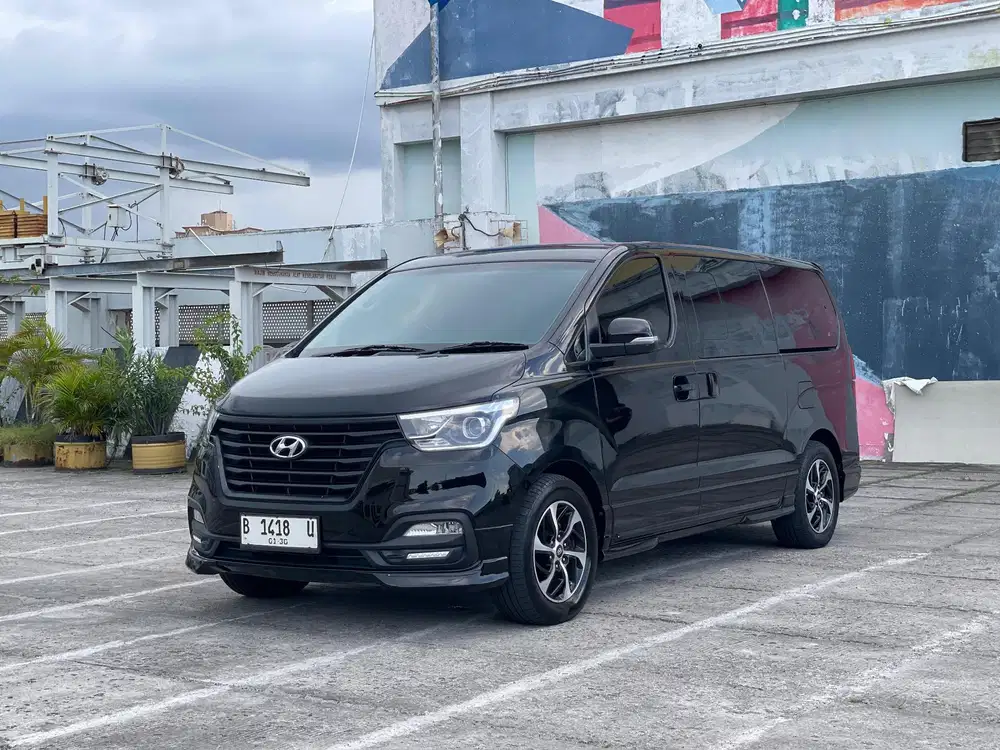 KM40RB. HYUNDAI H1 H-1 ROYALE DIESEL 2019 HITAM