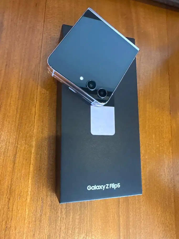 Di jual Samsung ZFlip 5 mulus